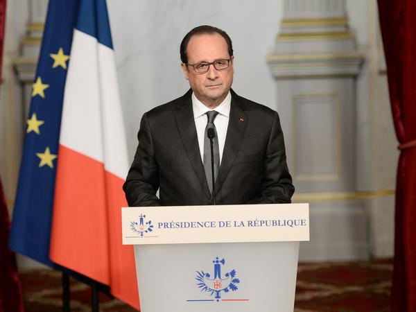 "Ich habe ein Dekret erlassen, um drei Tage Staatstrauer anzuordnen", sagte Präsident François Hollande am Samstagvormittag.