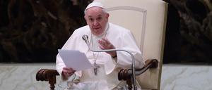 Kommt der Regenbogen in den Vatikan? Papst Franziskus bekennt sich zur Unterstützung von zivilen Homo-Ehen.