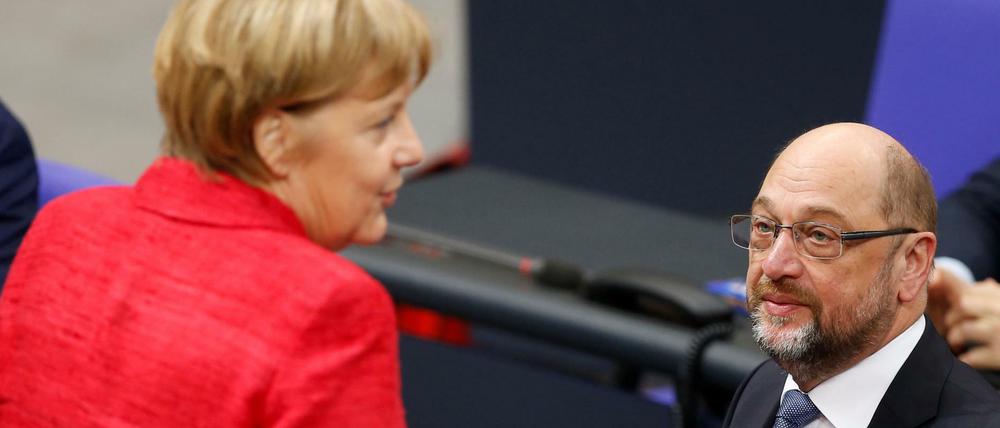 Im Gespräch: Bundeskanzlerin Angela Merkel und SPD-Chef Martin Schulz am Dienstag im Bundestag.