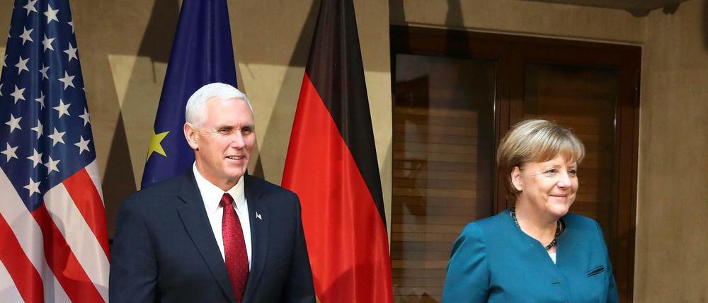 Angela Merkel traf am Samstag US-Vize Mike Pence in München.