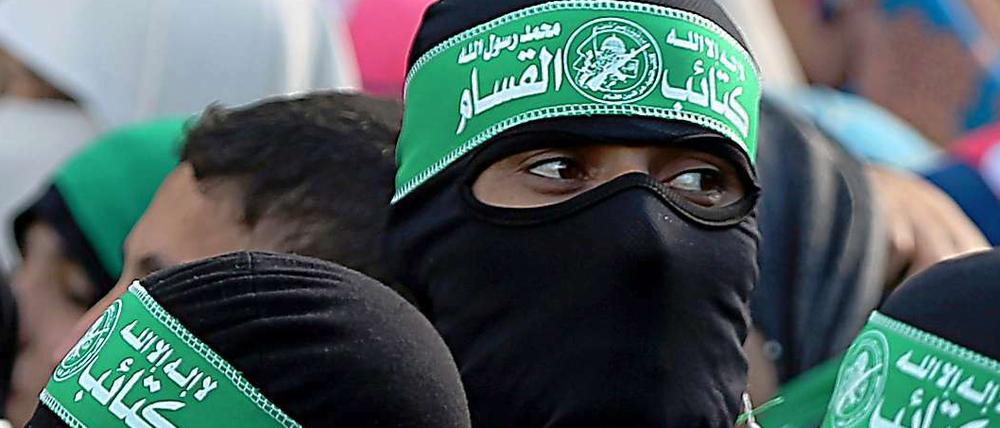 Hamas-Kämpfer hätten mindestens 23 Palästinenser hingerichtet und Dutzende weitere gefoltert, schreibt AI.