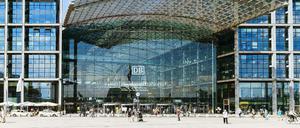 Die Sicherheitsbehörden haben Hinweise auf mögliche Anschläge auf den Berliner Hauptbahnhof erhalten.