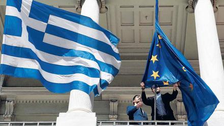 Die Finanzminister der Euro-Zone müssen entscheiden, ob Griechenland die Voraussetzungen für weitere Hilfszahlungen erfüllt.