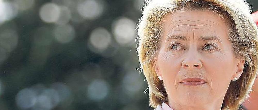 Ursula von der Leyen (CDU) rechnet mit weiteren Enthüllungen über rechtsradikale Vorkommnisse in der Bundeswehr. 