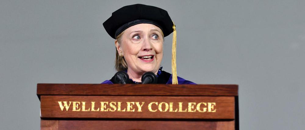 Die ehemalige US-Außenministerin Hillary Clinton bei einer Abschlussfeier am Wellesley College in Wellesley (USA).