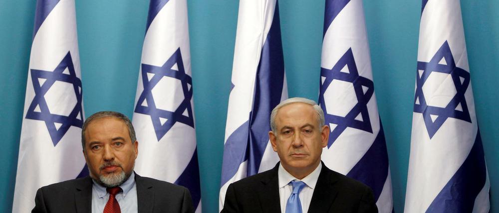 Premierminister Netanjahu (l.) hat Avigdor Lieberman vor zwei Wochen zum Verteidigungsminister gemacht.
