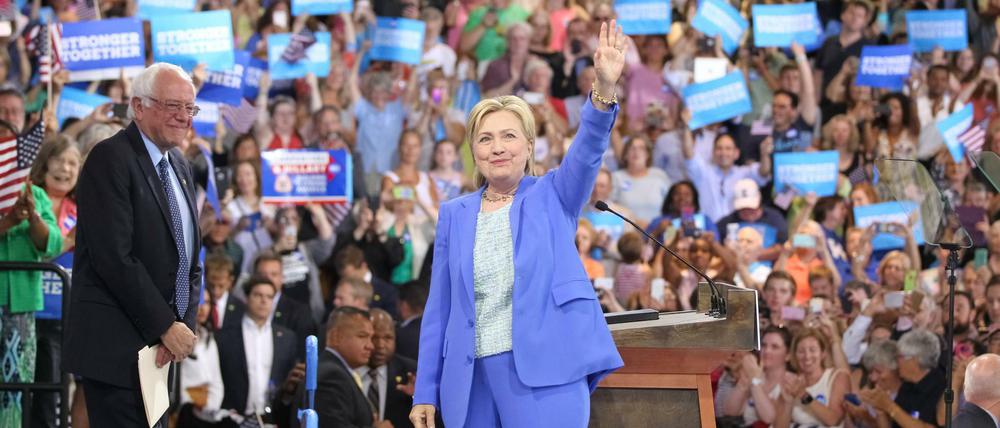 Raum für Dissens: Bernie Sanders (links) und Hillary Clinton beim gemeinsamen Auftritt in New Hampshire.