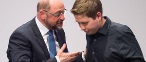 Zwei, die miteinander reden müssen: Groko-Befürworter Martin Schulz und Groko-Gegner Kevin Kühnert.
