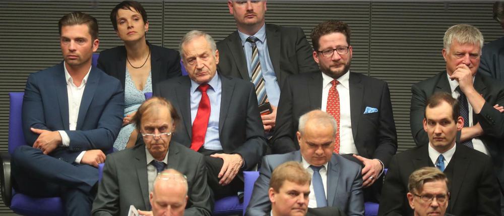 Verbannt in die hinterste Reihe: Frauke Petry und Mario Mieruch (verdeckt) während der konstituierenden Sitzung des Bundestages.