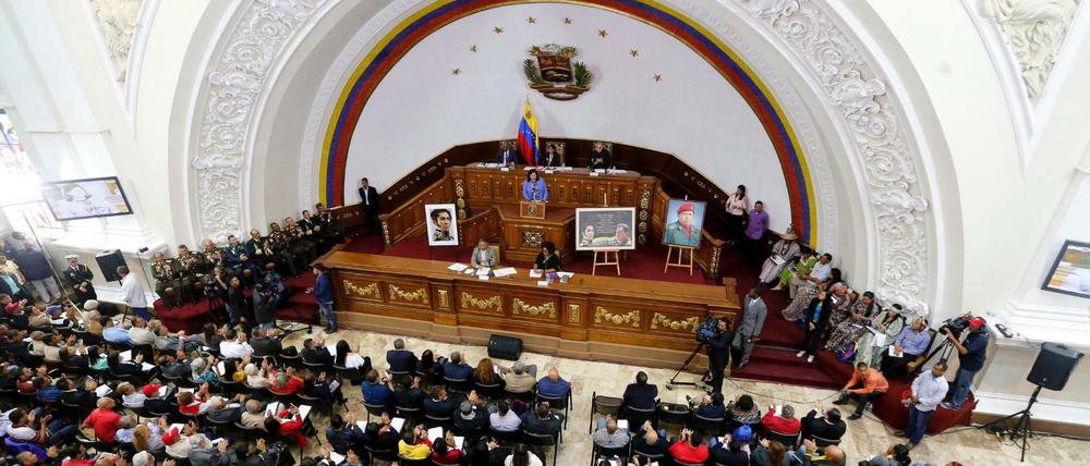 Carmen Melendez, Mitglied der Verfassungsgebenden Versammlung, spricht bei einer Sitzung des neuen Organs im Parlament in Caracas. 