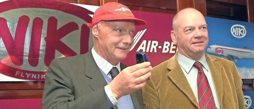 Niki Lauda (links) und der damalige Chef von Air Berlin, Joachim Hunold, im Jahr 2004.