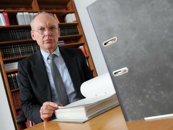 Richter Manfred Götzl hat vorsorglich die Liste der Prozesstage bis zum 12. Januar 2017 verlängert.