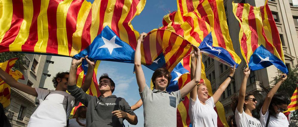 Befürworter des katalanischen Unabhängigkeitsreferendums demonstrieren in Barcelona.