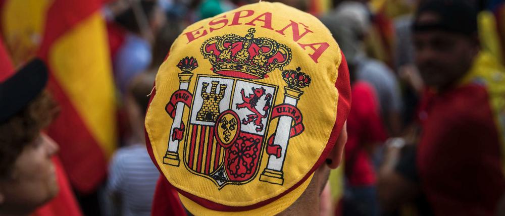 Bekenntnis zu Spanien auf einer Mütze 