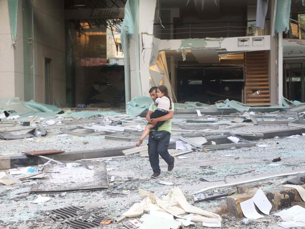Starke Explosionen haben Libanons Hauptstadt Beirut am Dienstag erschüttert. Zahlreiche Menschen wurden verletzt, viele starben.