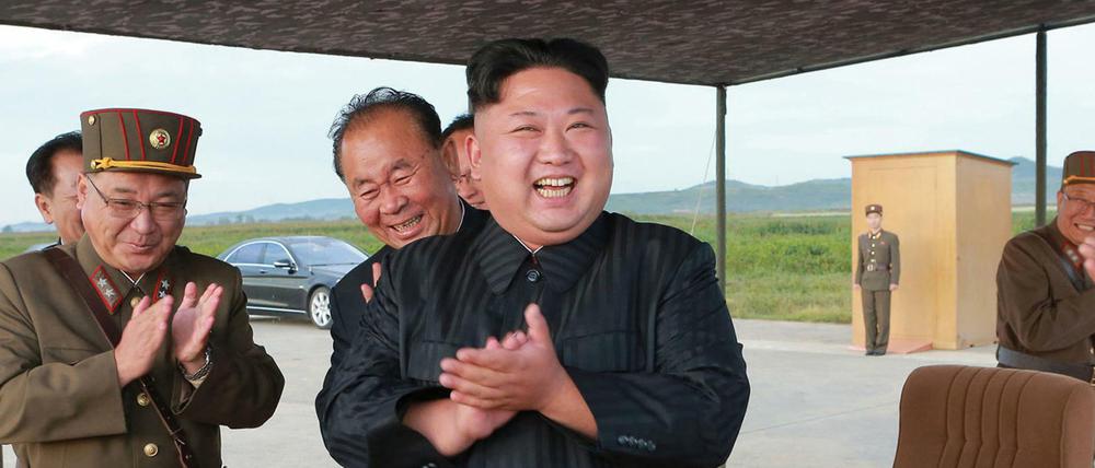 Freude über erfolgreichen Raketentest: Nordkoreas Machthaber Kim Jong Un 