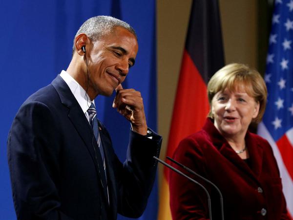 Wir bleiben in Kontakt - US-Präsident Barack Obama gestikuliert während der gemeinsamen Pressekonferenz mit Angela Merkel. 