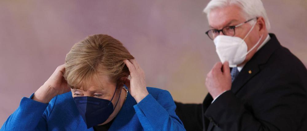 Bundeskanzlerin Angela Merkel und Bundespräsident Frank-Walter Steinmeier sollen vom dänischen Geheimdienst und der NSA abgehört worden sein.