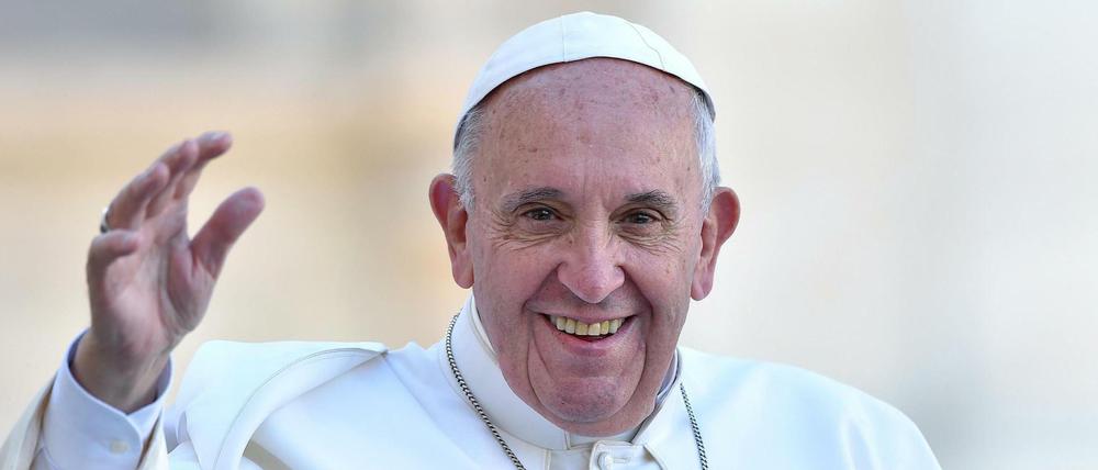 Papst Franziskus hat US-Präsidentschaftsbewerber Donald Trump scharf kritisiert. 
