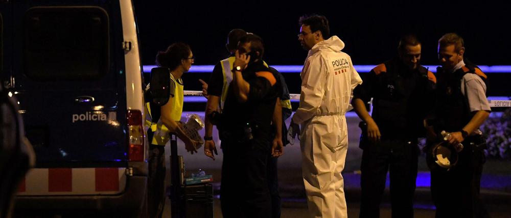 Polizisten haben im spanischen Cambril fünf mutmaßliche Terroristen erschossen. 