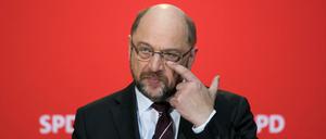 Der SPD-Vorsitzende Martin Schulz äußert sich am Montag bei einer Pressekonferenz nach den Sitzungen von Präsidium und Parteivorstand der SPD. 