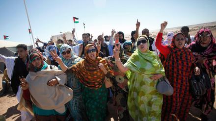Saharaui demonstrieren für die Freiheit der Westsahara. Sie möchten auf ihr Schicksal, in der Wüste im Südwesten von Algerien, aufmerksam machen.
