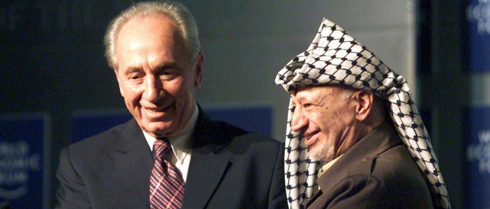 Shimon Peres trifft hier Ende Januar 2001 den damaligen Palästinenserführer Jassir Arafat.