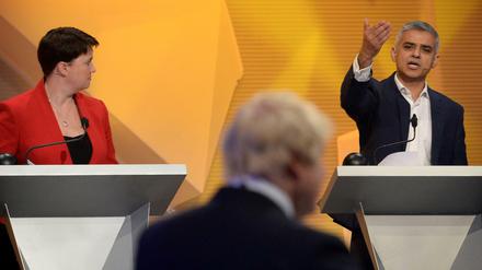 Neu- gegen Altbürgermeister: Londons Sadiq Khan (rechts) traf unter anderem auf Boris Johnson. Links die Gewinnerin des Abends: Ruth Davidson.