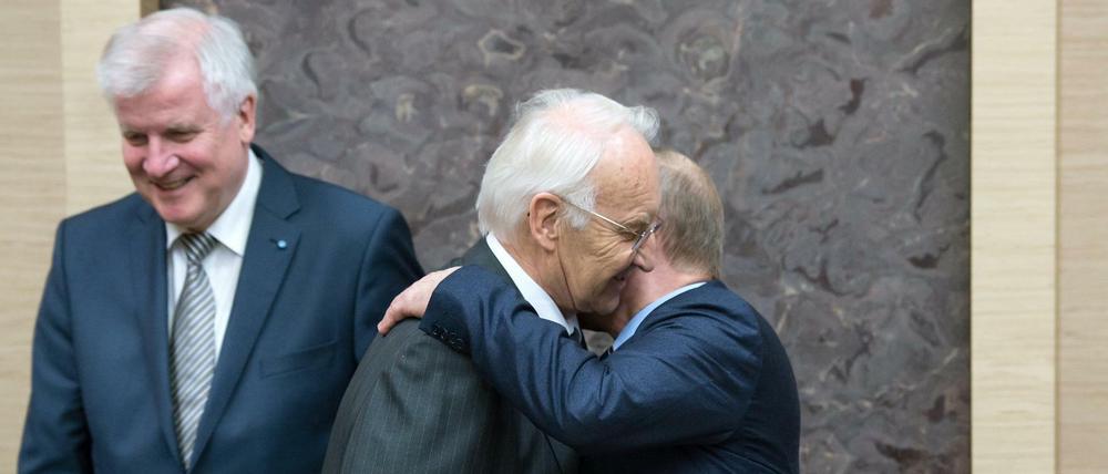 Russland umarmen: Horst Seehofer (links) und Edmund Stoiber bei Wladimir Putin.