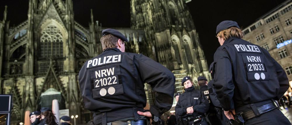 Nach den sexuellen Übergriffen auf Frauen in der Silvesternacht verstärkt die Polizei die Präsenz am Hauptbahnhof in Köln.