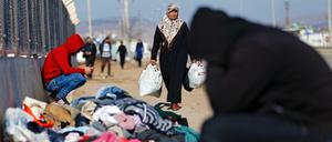 Grenze geschlossen: Syrer, die aus der Region Aleppo fliehen, können derzeit nicht in die Türkei gelangen.