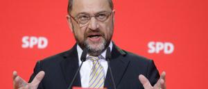 Der SPD-Vorsitzende Martin Schulz spricht auf einer Pressekonferenz am Montag in Berlin. 