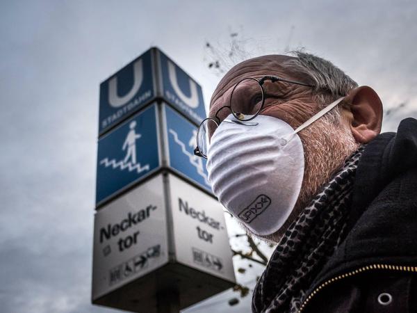 Schlechte Luft: Am Stuttgarter Neckartor demonstrieren Umweltschätzer gegen Autoverkehr und für saubere Luft.  