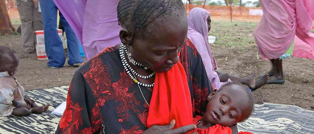 Hunger. Mehr als 200 000 Menschen sind aus dem umkämpften Grenzgebiet in den Südsudan oder nach Äthiopien geflohen. In den provisorischen Flüchtlingslagern gibt es kaum Wasser, nicht genug zu essen und nur in einigen Fällen eine medizinische Versorgung. 