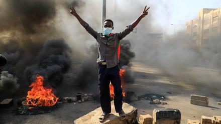 Putsch im Sudan: Ein Mann in der Hauptstadt Khartum 
