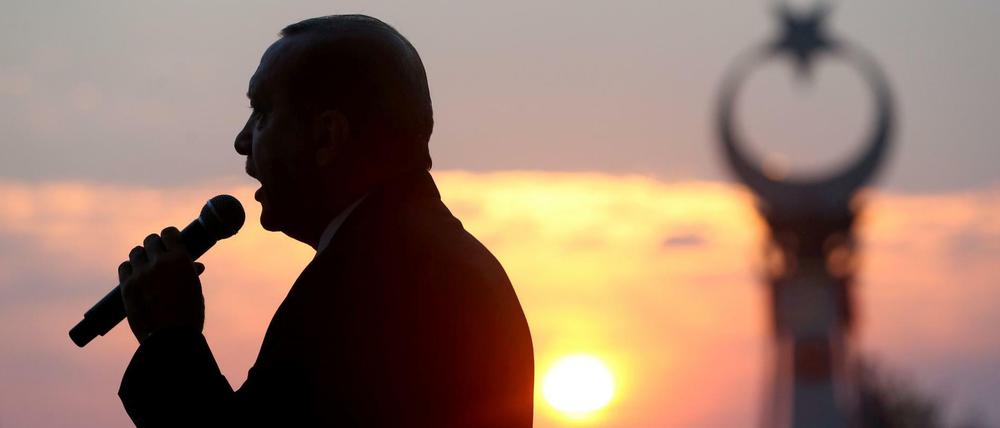 Von Auftritt zu Auftritt: Der türkische Präsident Erdogan am Jahrestag des Putschversuchs