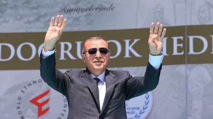 Recep Tayyip Erdogan nutzt den noch immer geltenden Ausnahmezustand.