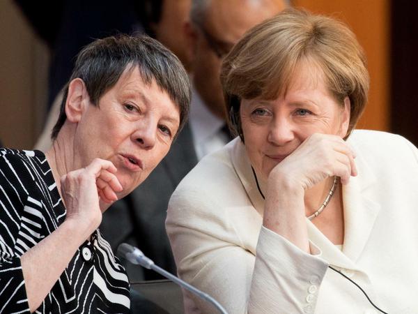 Bundeskanzlerin Angela Merkel (CDU) und Umweltministerin Barbara Hendricks (SPD) verstehen sich gut, wenn es um das Klima geht. Sonst gebe es schon Differenzen im Detail, scherzte Merkel. 