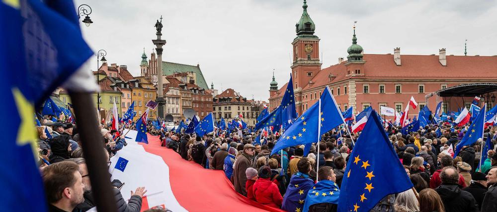 Am Wochenende demonstrierten in Polen wieder Zehntausende für ein gutes Verhältnis zu Europa.