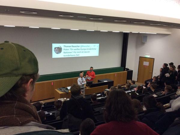 Protest im Hörsaal. Bei einer Aktion des SDS Leipzig zeigten Studenten Mitte November rassistische Tweets des Jura-Professors Thomas Rauscher. 