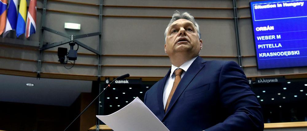 Am 26. April hatte Unganrs Regierungschef Viktor Orban im Europaparlament Stellung genommen zu den Vorwürfen gegen seinen Regierungsstil. Die Abgeordneten hat er damit offenbar nicht überzeugt. 
