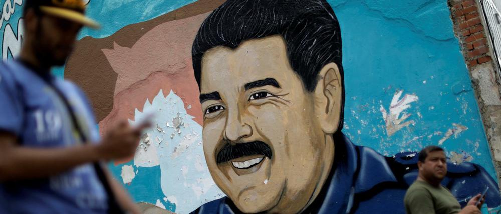Das Bildnis des Präsidenten von Venezuela auf einer Hauswand. Nicolas Maduro. 