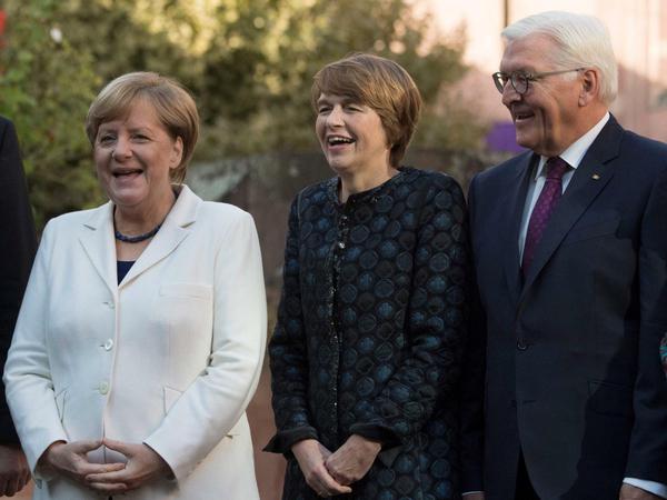 Bundespräsident Steinmeier mit seiner Frau Elke Büdenbeder und Kanzerlin Angela Merkel.