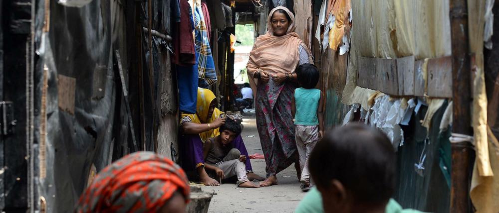 Unerwünscht. In Myanmar werden die muslimischen Rohingya vertrieben. In Bangladesch leben sie unter unwürdigen Umständen in Flüchtlingsunterkünften, in Indien – hier in einem Camp in Neu-Delhi – agitiert die Regierung gegen sie.