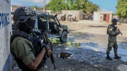 Haitianische Soldaten sich in Port-au-Prince das Bürogebäude der Staatsanwaltschaft.