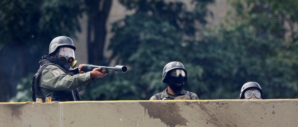 Der venezolanische Oppositionsführer Leopoldo López hat die Soldaten im Land aufgefordert, sich der Regierung zu widersetzen.