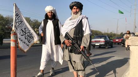 Pragmatiker der Macht? Taliban-Kämpfer bewachen das Innenministerium in Kabul