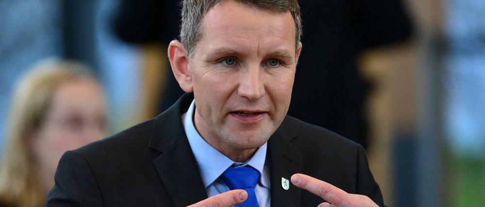 Der Thüringer Fraktionsvorsitzende der Alternative für Deutschland (AfD), Björn Höcke, spricht am 18.12.2015 im Thüringer Landtag in Erfurt (Thüringen). 