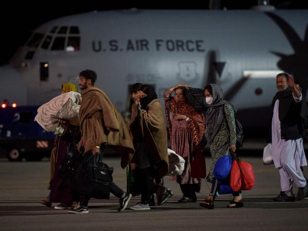 Chaotische Zustände wie vergangene Woche am Flughafen von Kabul soll die neue deutsche Rettungsmission nicht provozieren - das will Heiko Maas verhindern.