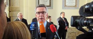 Innenminister Thomas de Maizière will bei "Massenzustrom" Flüchtlinge nicht mehr nach Europa lassen